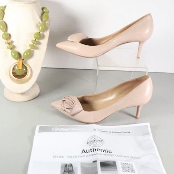 AUTHENTIC Valentino Garavani pink nude pointed toe heels and free neckla… - Picture 4 of 12